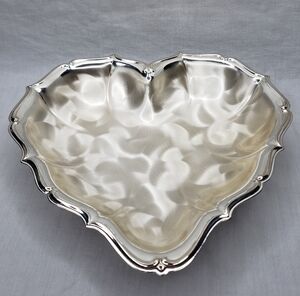 Elegant Silver Heart-Shaped Serveware Bowl